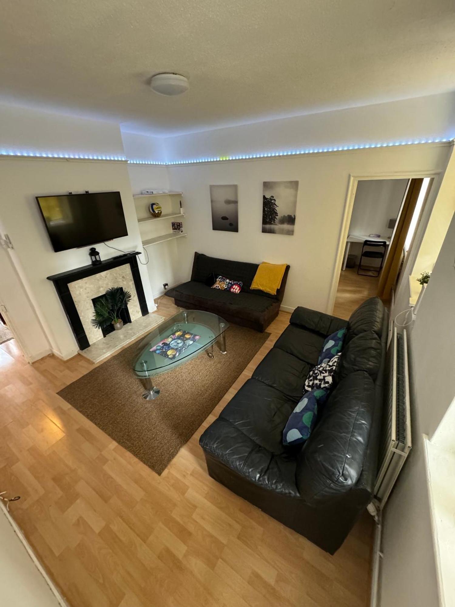 Comfy Private Bedrooms In Heart Of Gasthof London