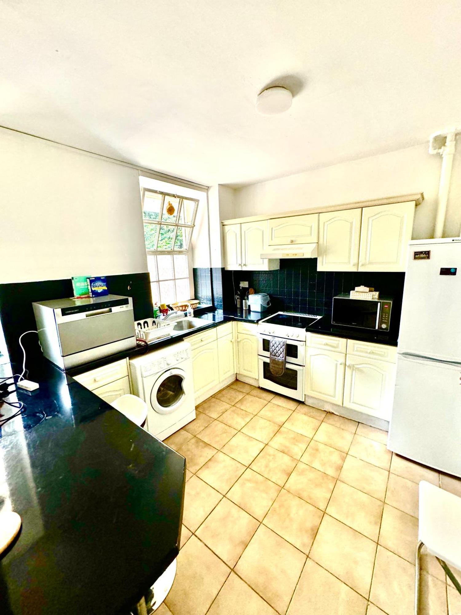Gasthof Comfy Private Bedrooms In Heart Of London