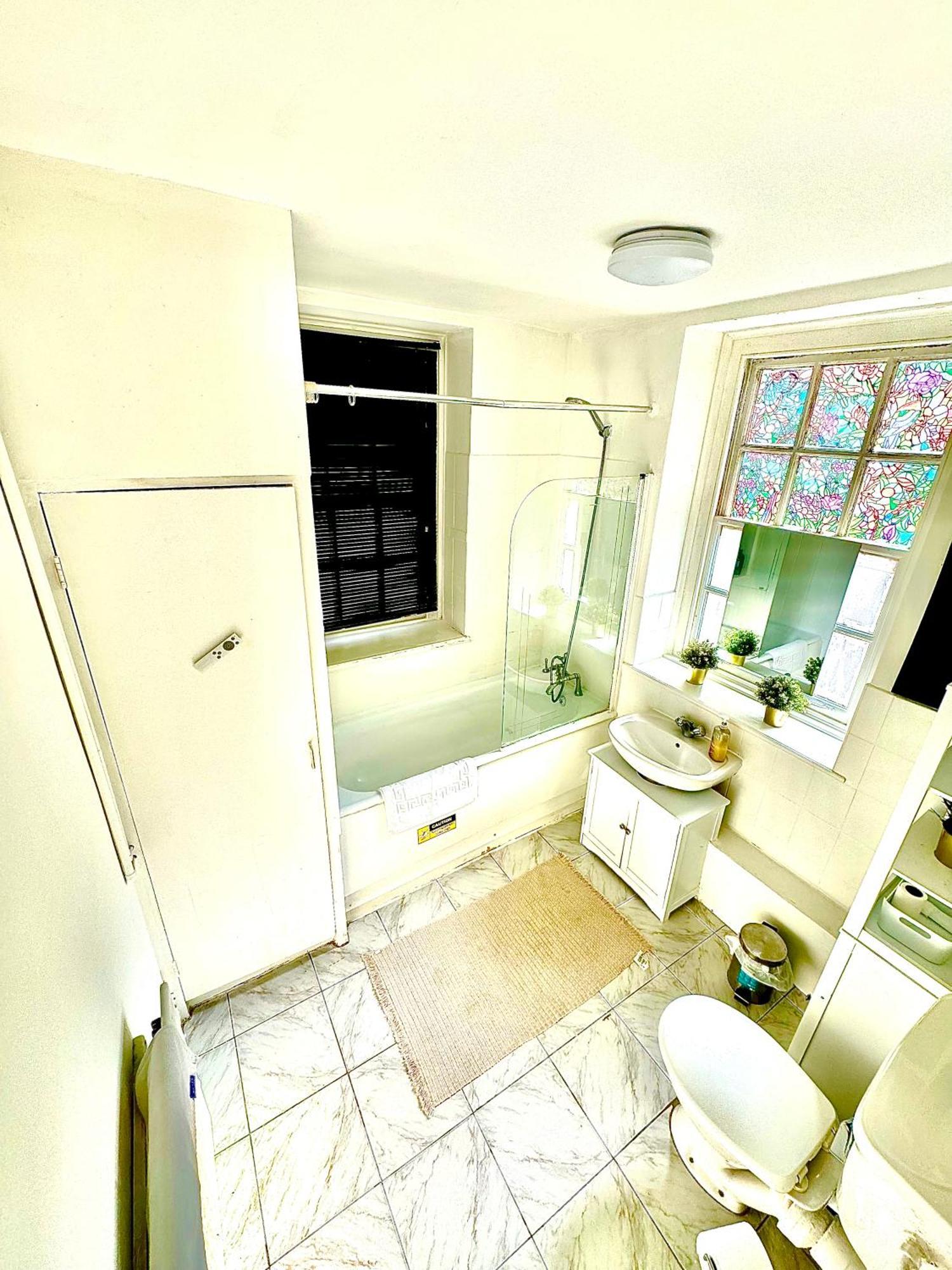 Gasthof Comfy Private Bedrooms In Heart Of London